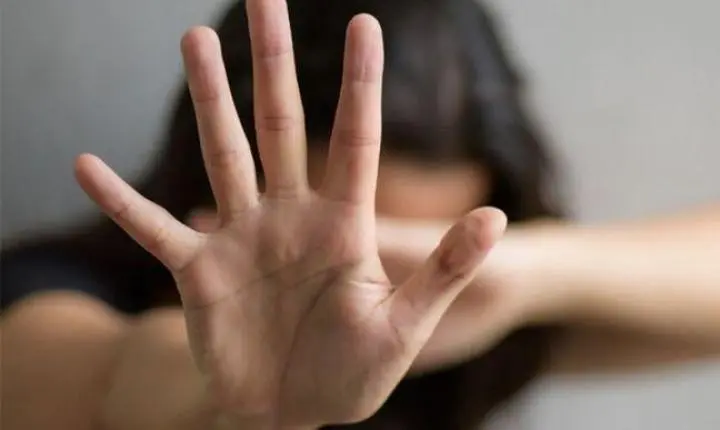 📰 Homem é preso por agredir companheira com tapas, empurrões e golpes com objeto em Tubarão