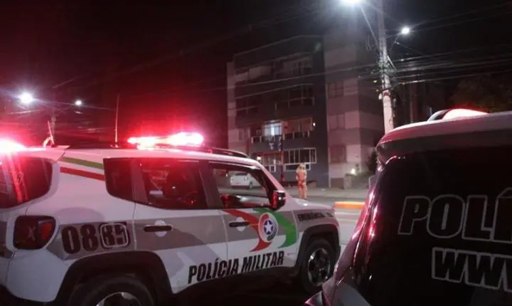 🚘 Homem que usava carro para fazer 'tele-entrega' de cocaína tenta fugir do Tático mas é preso em Tubarão