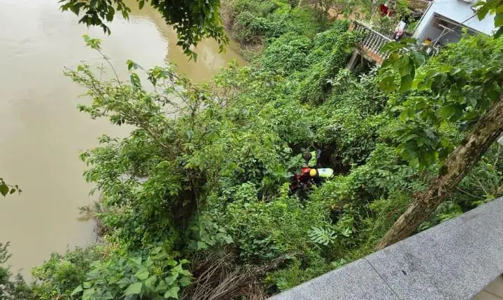 Idosa é resgatada após cair em ribanceira em Braço do Norte