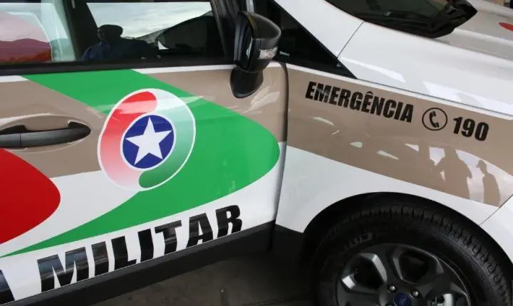 💥 Idoso de 69 anos tem surto em festa de família, agride parentes e quebra viatura da PM em Tubarão