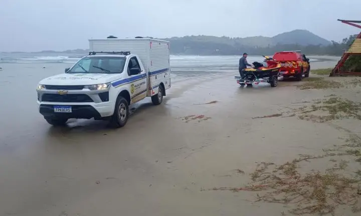 🌊 Idoso de 72 anos é encontrado morto no Costão da Caranha, em Garopaba