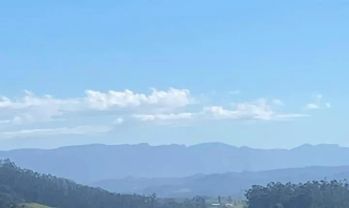 Litoral Sul de Santa Catarina pode registrar calor de até 34°C antes do avanço de frente fria