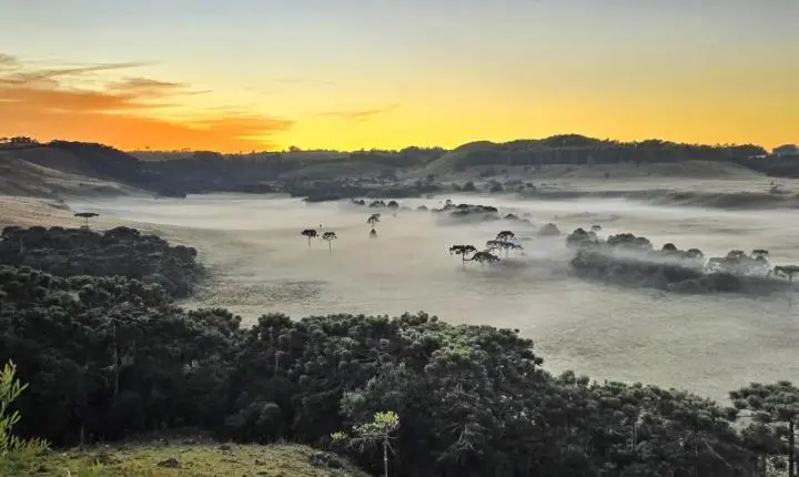 ❄️ Madrugada de Dia das Mães marca chegada de ar polar e mar agitado em SC
