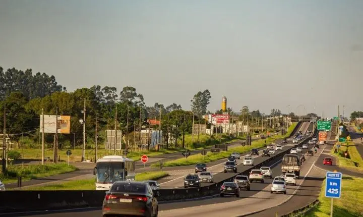 Mais de 620 mil veículos devem circular pela BR-101 Sul durante o feriado de Nossa Senhora Aparecida