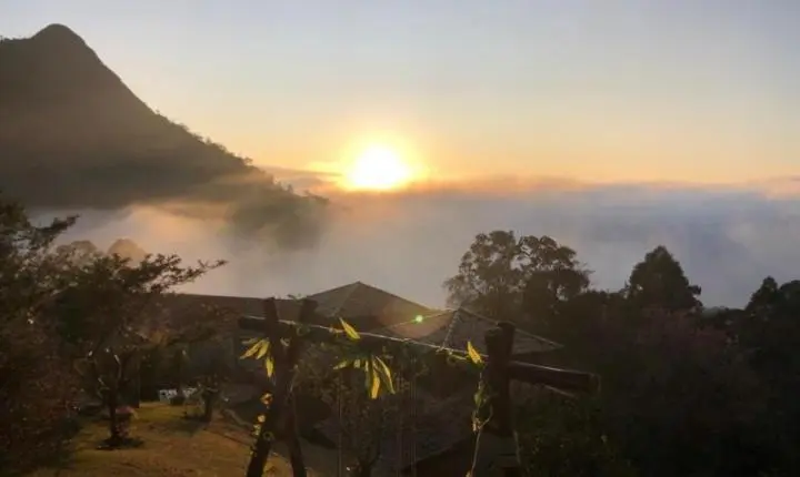 Massa de ar seco e frio mantém o tempo firme, mas traz risco de geada e mar agitado a SC