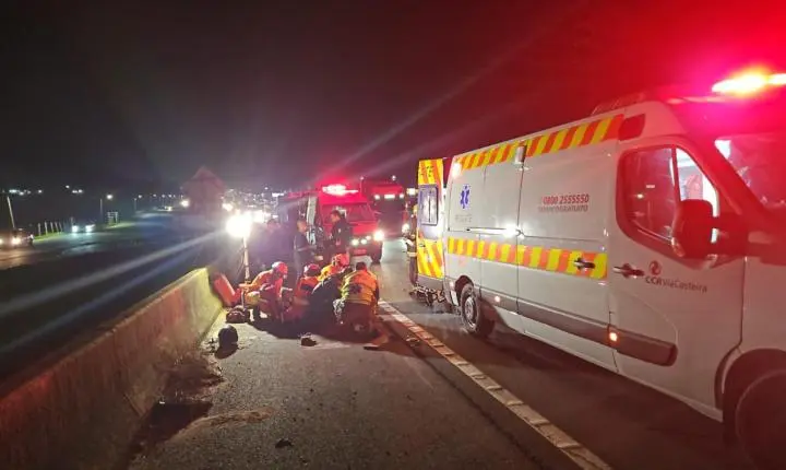 📢 Motociclista sofre ferimentos graves após colisão na BR-101, no Morro do Formigão