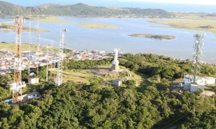 🌳 Mulher desaparecida é encontrada inconsciente em mata no Morro da Glória