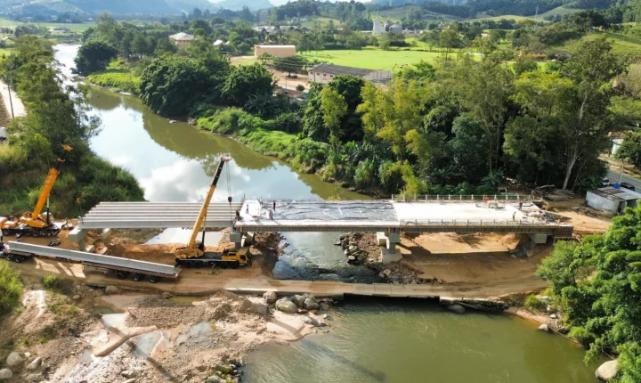 🌉 Obra da Ponte da Represa recebe últimas vigas e entra na fase final