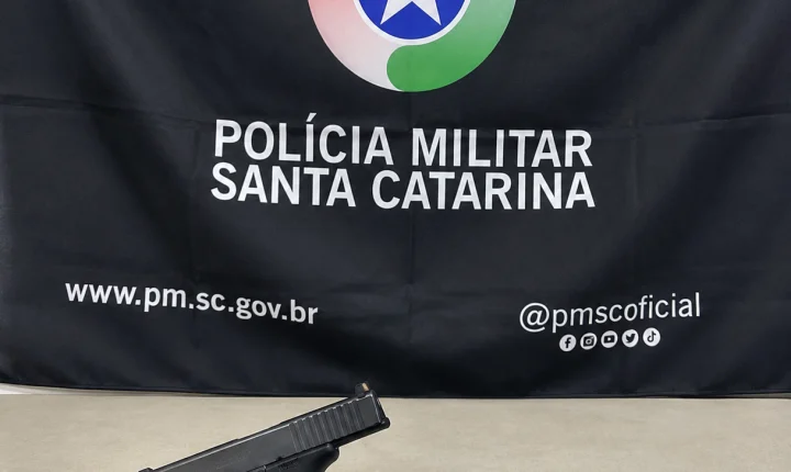 🔫 Operação com cão farejador fecha festa de som alto e apreende pistola Glock com menor em SC