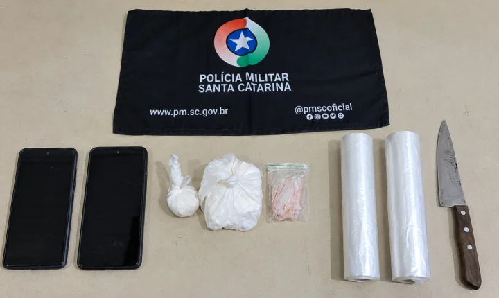 Operação policial desarticula ponto de venda de entorpecentes no bairro Boa Esperança