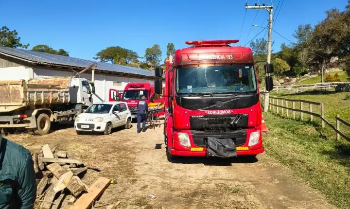 👷 Operário cai de ponte durante obras e é resgatado de rio pelos Bombeiros em Tubarão