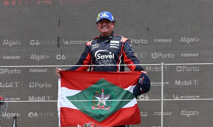 Piloto catarinense André Gaidzinski conquista pódio na Porsche Cup Brasil em Portugal