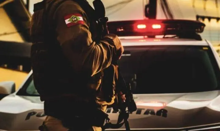 🚔 PM apreende 5kg de maconha em Tubarão e flagra venda de crack em Laguna