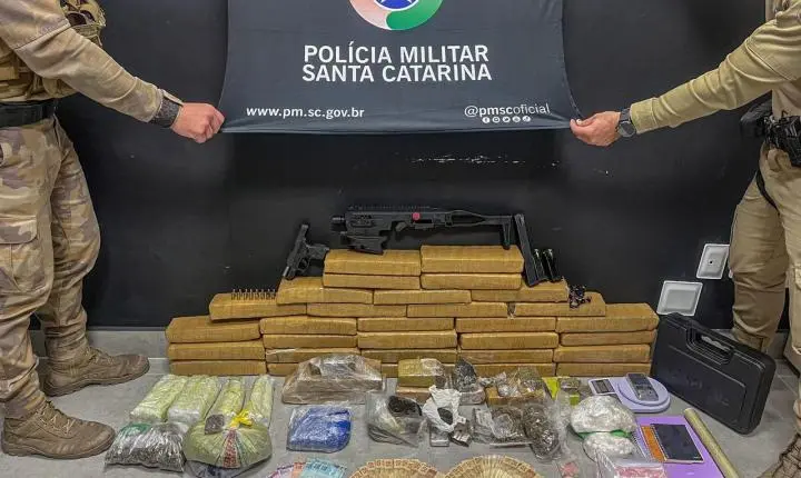 PM apreende mais de 37 kg de drogas e arma no Norte da Ilha