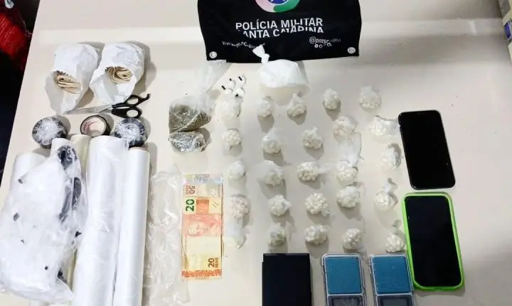 🚔 PM fecha depósito de drogas a 100 metros de escola em Tubarão