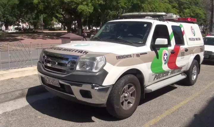 Polícia Militar apoia Oficial de Justiça e apreende menor em Braço do Norte