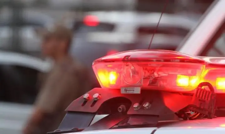 ⚖️ Polícia Militar prende dois homens com mandados de prisão ativos em Tubarão e Laguna