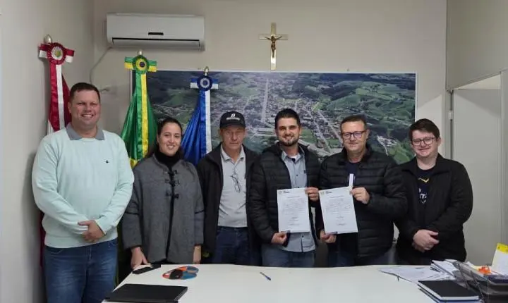 ⚖️ Prefeito assina ordens de serviço para obras de pavimentação asfáltica em Rio Fortuna