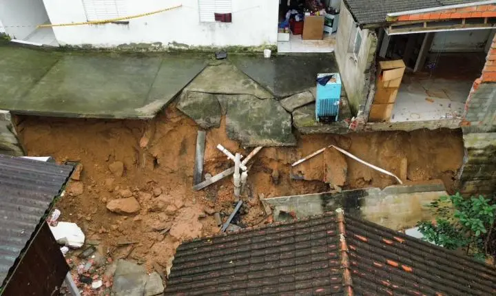 Prefeitura acompanha situação após deslizamento no bairro Floresta e presta assistência às famílias