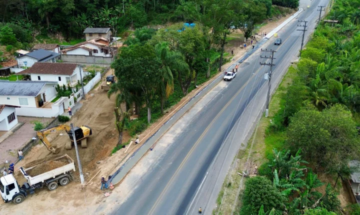 Prefeitura de São Ludgero inicia construção de calçadas padronizadas e ampliação de acostamento na SC-108