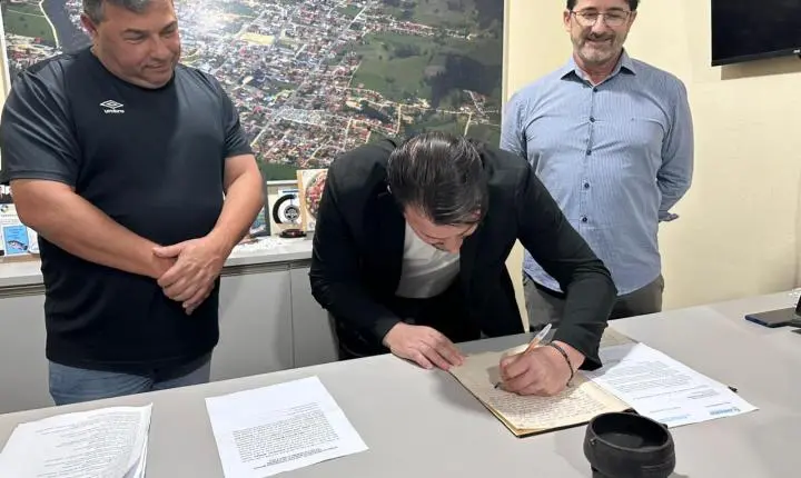 🎓 Presidente da Câmara de Armazém assume a prefeitura interinamente