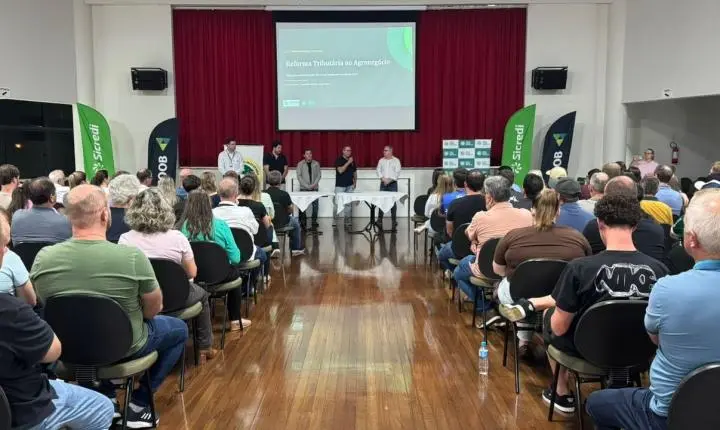 Produtores rurais de São Ludgero lotam Centro Cultural Multiuso para palestra sobre a Reforma Tributária no Agro