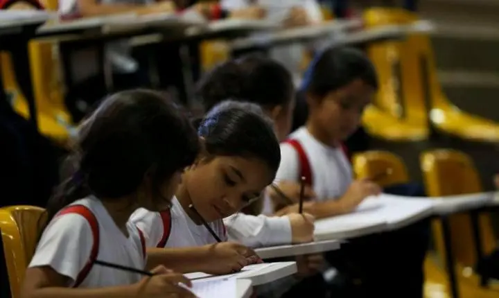 Projeto abona faltas escolares de estudantes com deficiência durante período menstrual