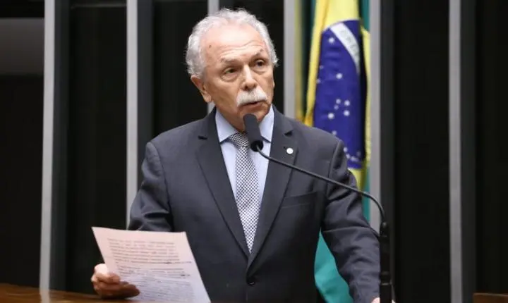 Projeto prevê substituição gradual de plásticos descartáveis no setor público e em escolas