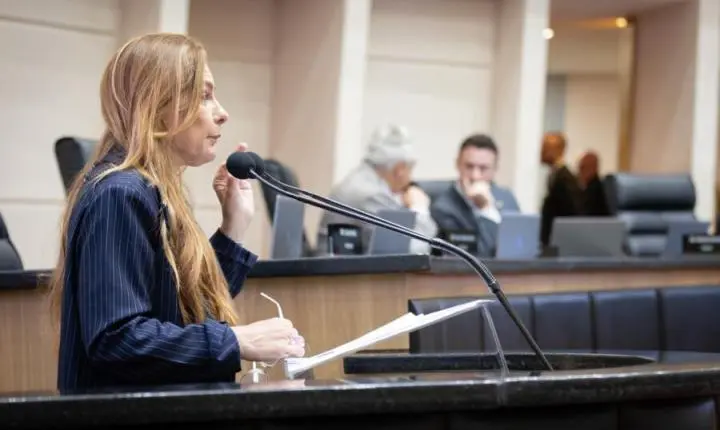 ⚖️ Projeto quer proibir visita íntima para condenados por feminicídio em SC