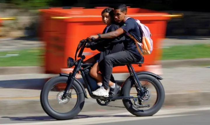 Projetos de lei preveem idade mínima e regras mais rídigas para bicicletas elétricas
