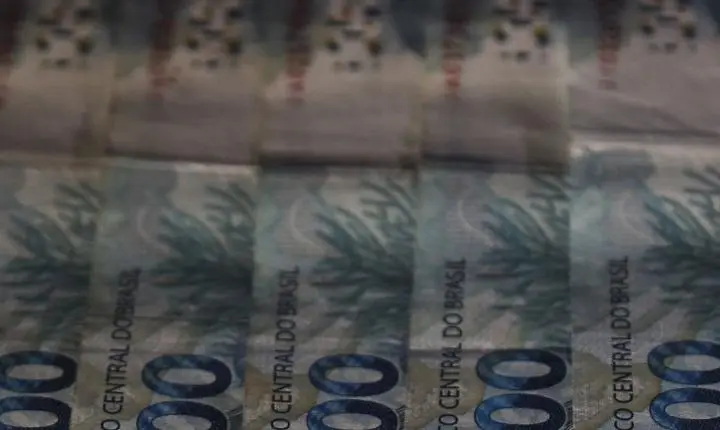 Redução de impostos e equilíbrio fiscal são prioridades, aponta CNI