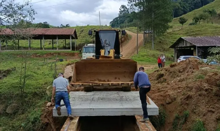 🔍 Rio Fortuna instala novo modelo de pontes com aço da Hercílio Luz