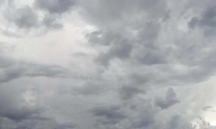 ⛈️ Semana começa com alerta para temporais isolados em Santa Catarina