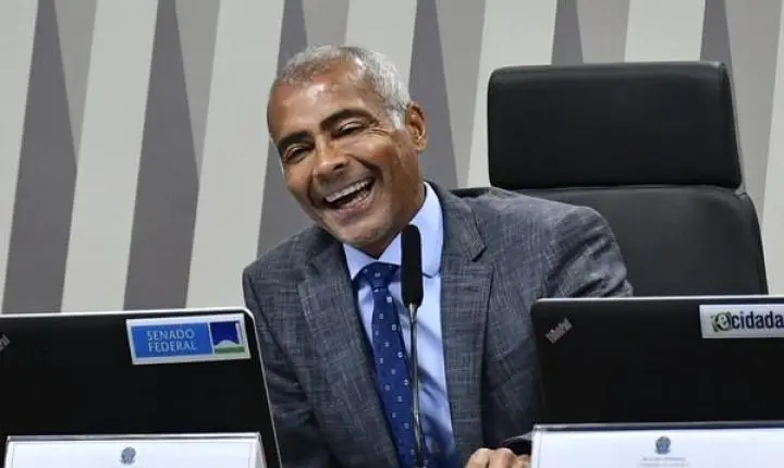 Senador Romário anuncia desfiliação do PL e declara apoio a Eduardo Paes na disputa pelo governo do RJ