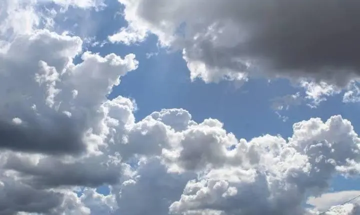 ⛈️ Sexta-feira de temporais e sábado de sol marcam o tempo em SC