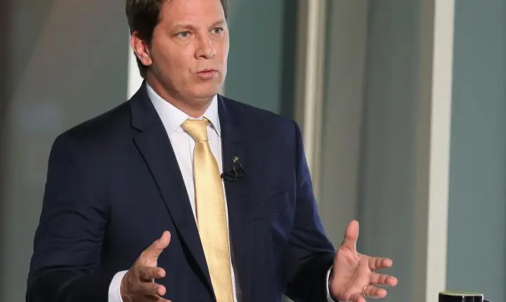 STF não consegue notificar Mário Frias sobre filme de Bolsonaro