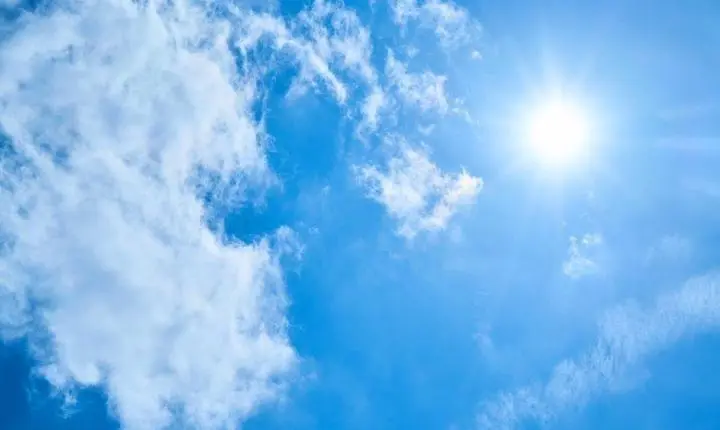 Tempo firme e calor intenso predominam em Santa Catarina com máximas acima de 32°C
