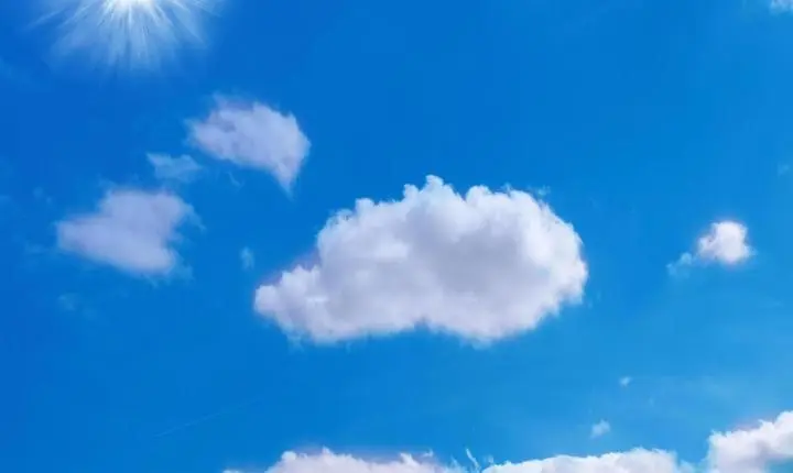 Tempo firme predomina e calor ganha força com máximas de até 30°C em Santa Catarina até sexta-feira (25)