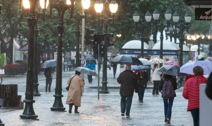⛈️ Virada no tempo traz temporais ao Grande Oeste após amanhecer gelado em SC