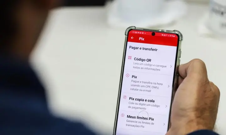 📱 Vítima tem celular furtado e descobre transferências via PIX feitas por criminosos